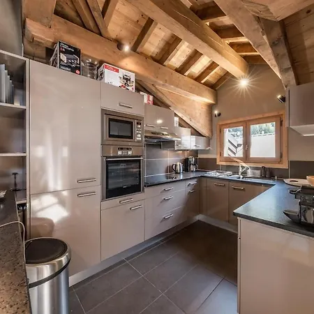 5 Bedrooms Le Praz Chalet