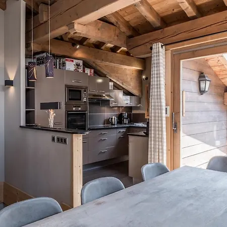 5 Bedrooms Le Praz Courchevel