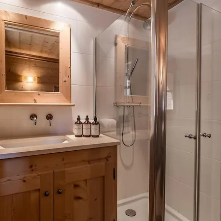 5 Bedrooms Le Praz Courchevel