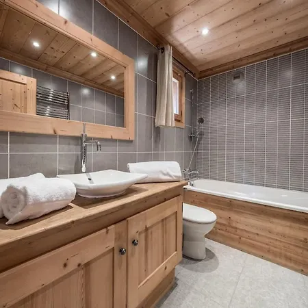 5 Bedrooms Le Praz Chalet