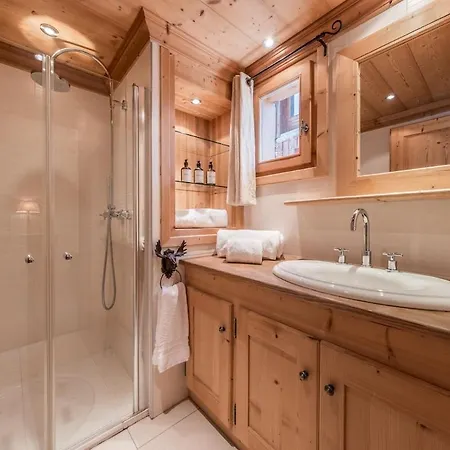 5 Bedrooms Le Praz Chalet